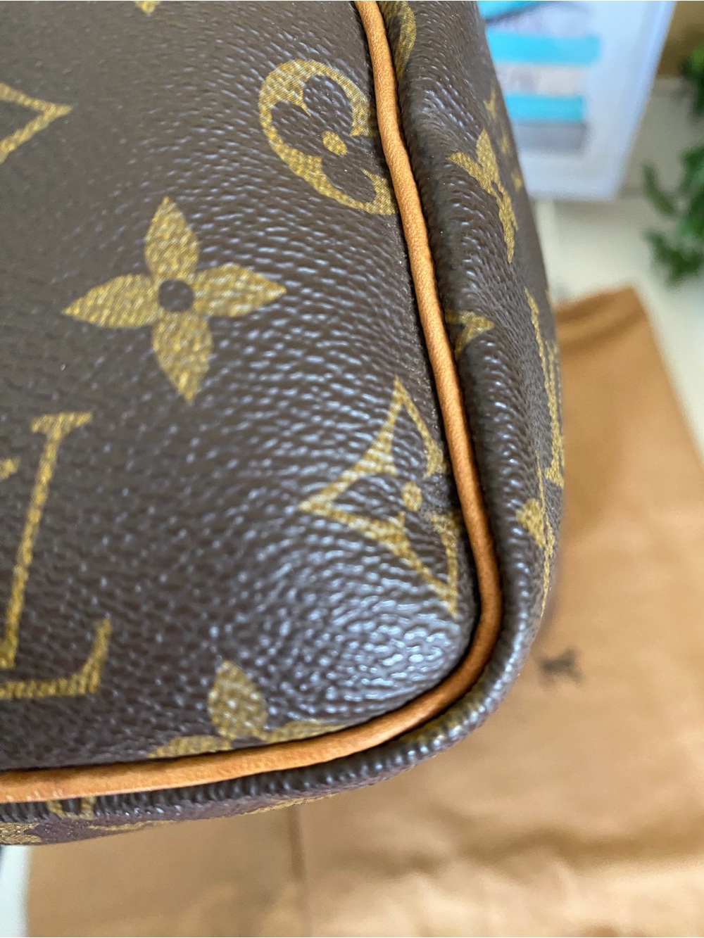 Louis Vuitton Spèedy 30 Monogram Satchel - Picture 8 of 16